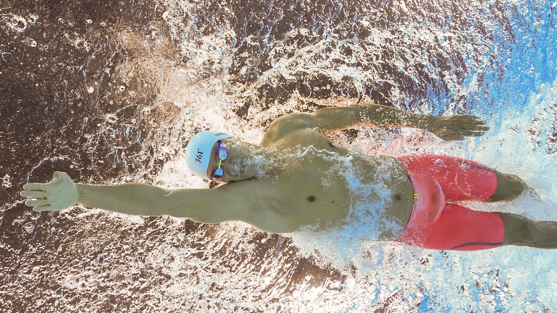 爱游戏体育官方网站-李轩豪在“湾区杯”象棋大棋士赛中战胜卫冕冠军杨楷文，李轩豪围棋