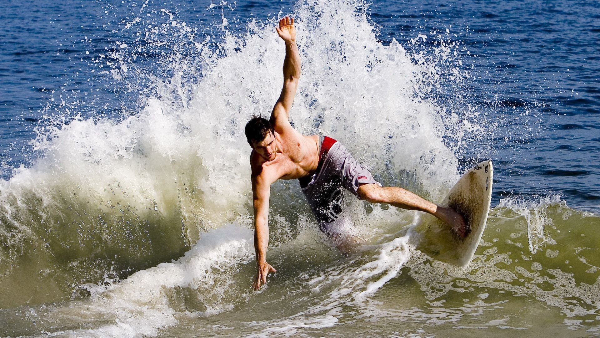 爱游戏官方-篮网球星参与环保清洁日，鼓励青少年环保意识，篮网球队海报